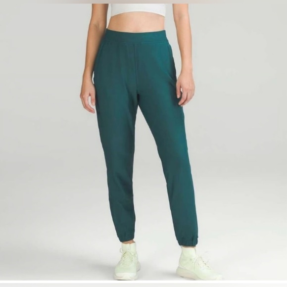 lululemon athletica Pants - Lululemon Adapted State High Rise Tech Green Fleece Jogger Pants Size 6